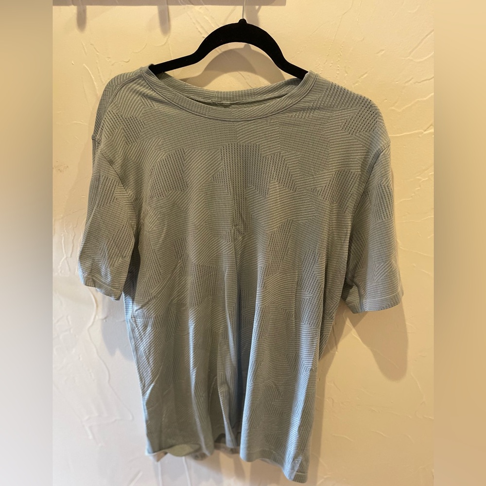 Men’s Large Lululemon Shirt